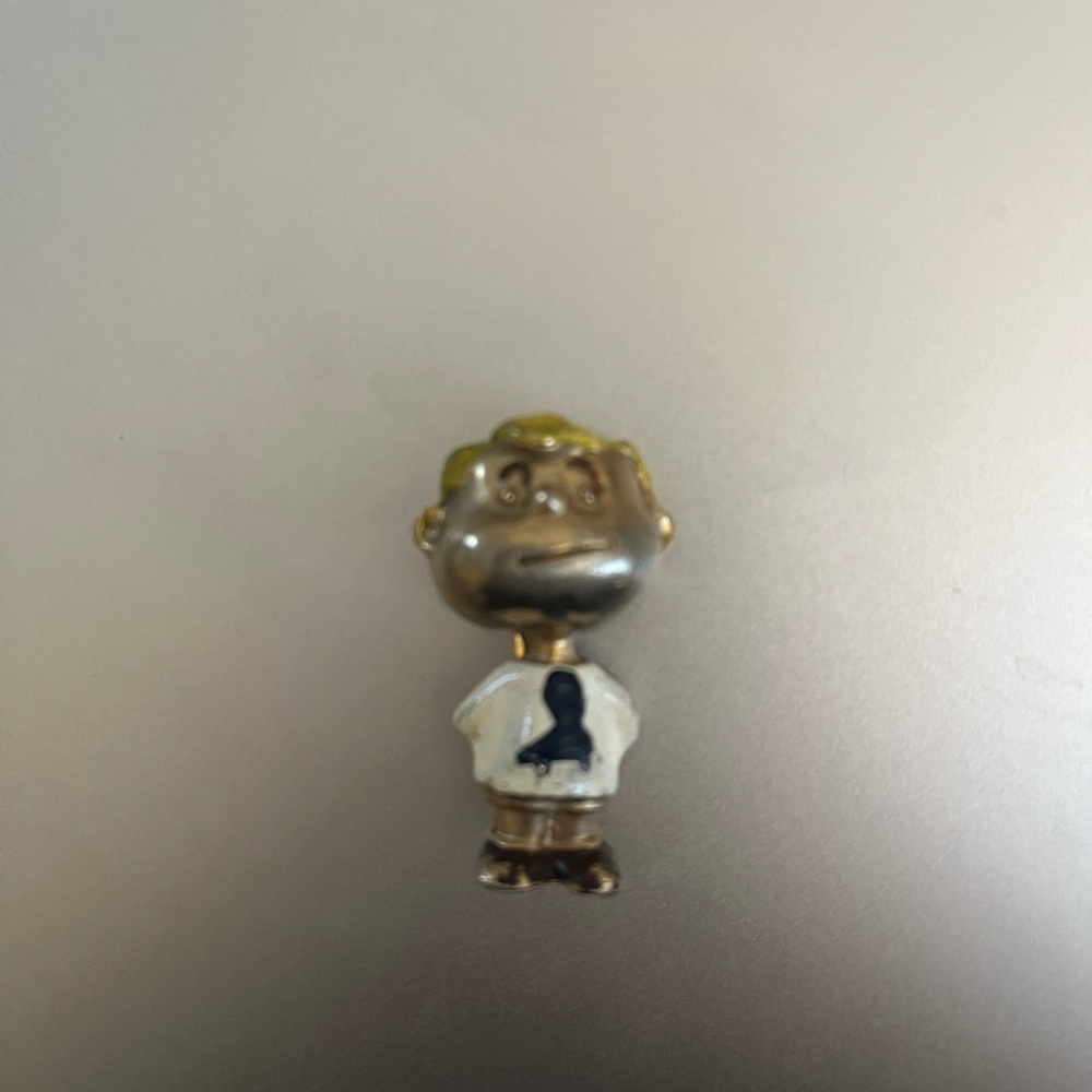 Vintage Character Pin Schroeder from Peanuts